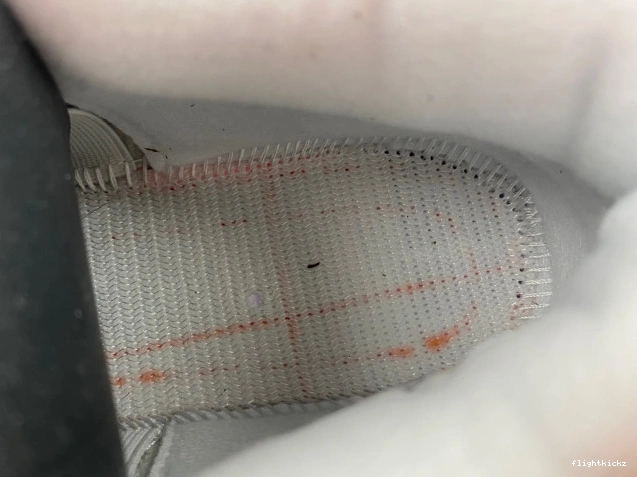 SB Retro 4 DR5415-104 Jordan 1102